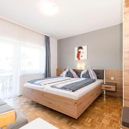 Gaestehaus Genf Velden am Wörthersee Esterno foto